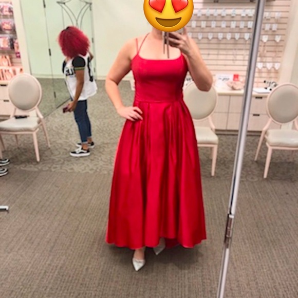 Elegant Red Ball Gown Dress - Picture 2 of 8